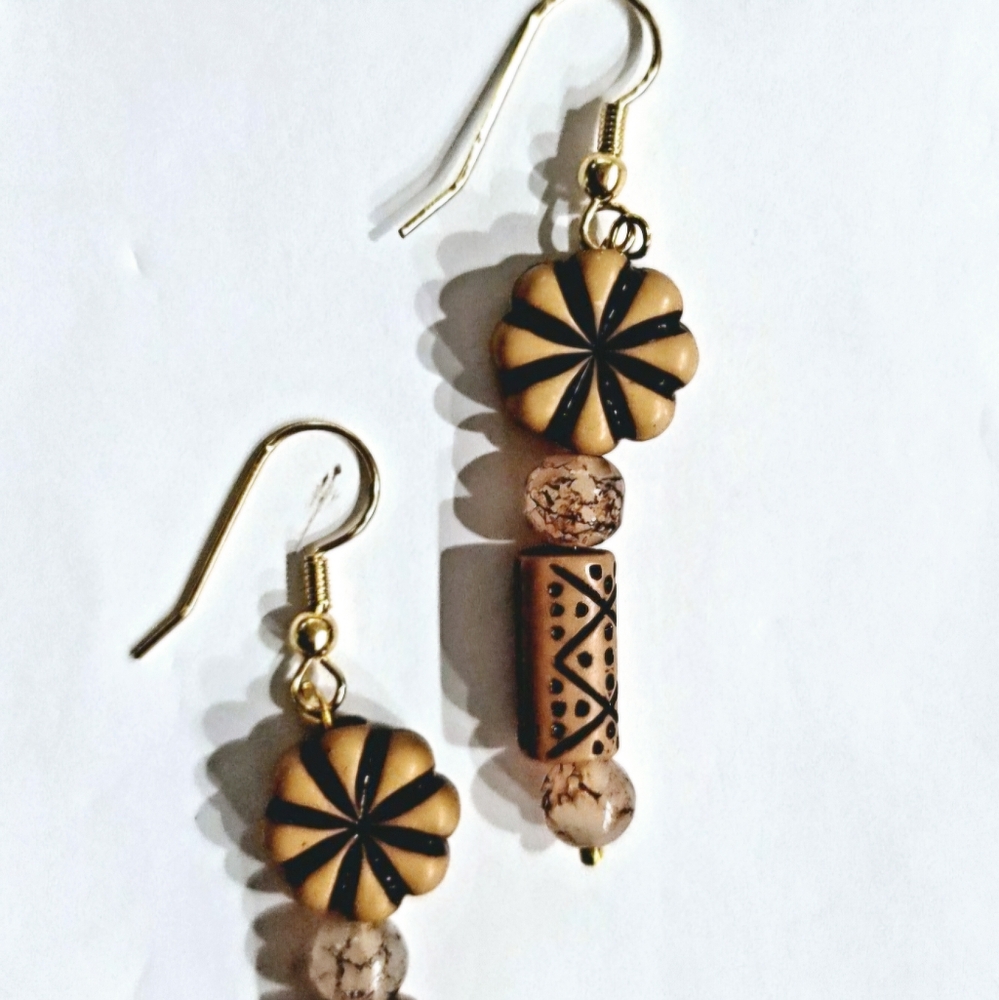 DESIGNER ORIGINAL UNIQUE BOUTIQUE WOOD CARVED ETCHED BEADED FLORAL EARRINGS